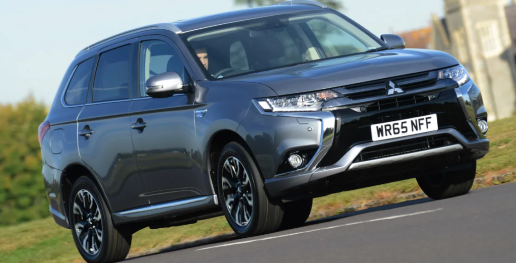 White Recovery | Top 5 best cars in the UK for towing 1500 kg caravan Cars for towing Mitsubishi Outlander 2.2D 4 AWD Auto