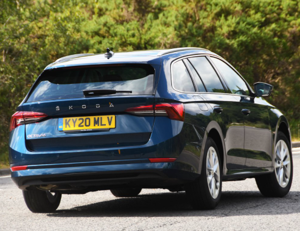 White Recovery | Top 5 best cars in the UK for towing 1500 kg caravan Cars for towing Skoda Octavia 2.0 TDi 150PS SE L DSG