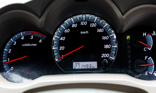 White Recovery | How Mileage Affects the Value of Your Car? At What Mileage does a car stop working